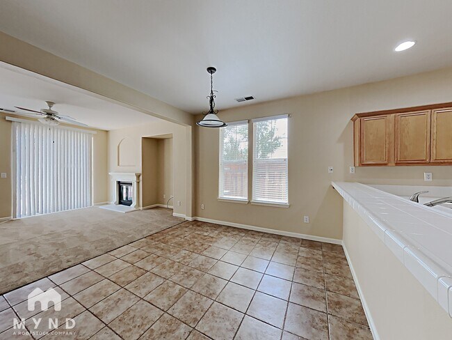 Building Photo - 6890 Apus Dr