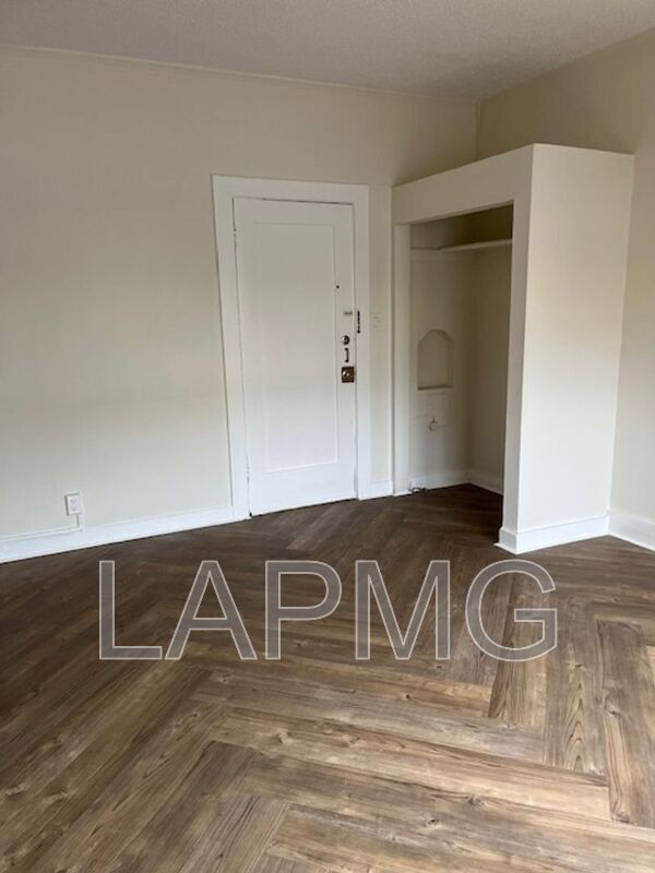 Foto del edificio - 1614 N Kenmore Ave