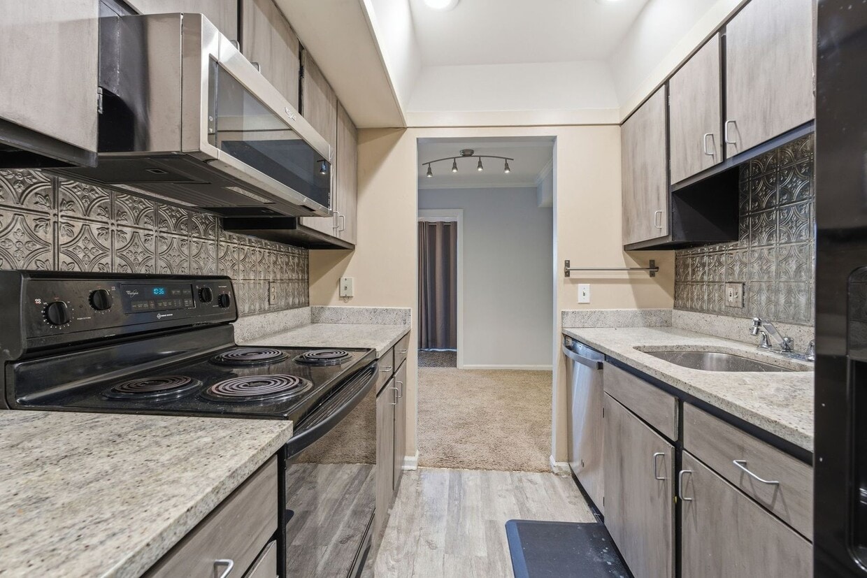 Updated condo in the heart of Green Hills! - Updated condo in the heart of Green Hills!