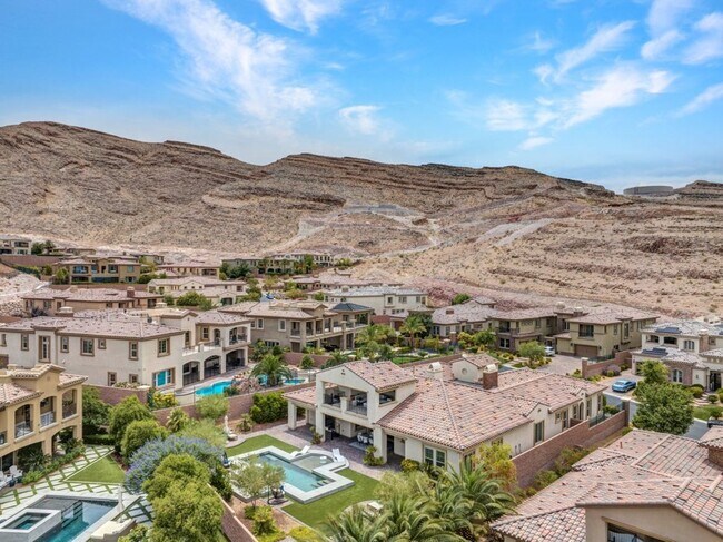 Building Photo - Dazzling 4,000+ sq ft Guard Gated Southern...