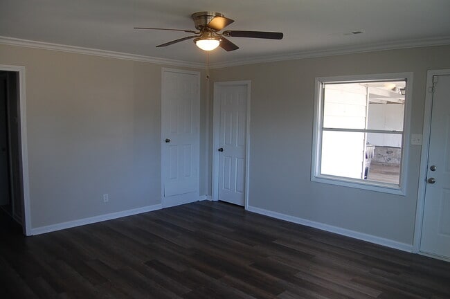 Foto del edificio - 4401 Nicholas Rd NW