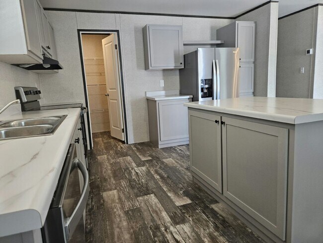 Foto del edificio - 6680 Hidden Oaks Dr