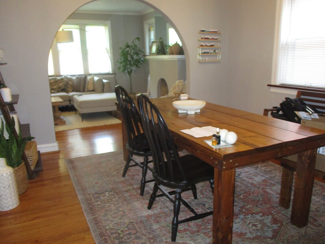 Foto principal - 7558 Hoover Ave
