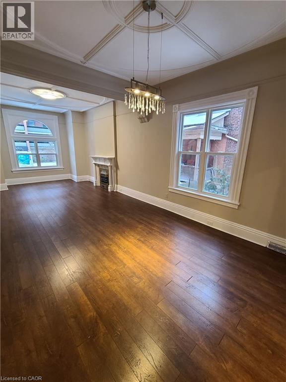 Photo du bâtiment - 115 Charlton Ave W