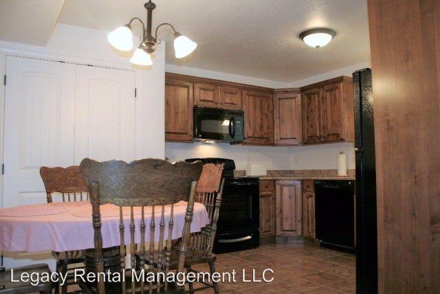 Building Photo - 3 br, 1.5 bath House - 636 Trejo