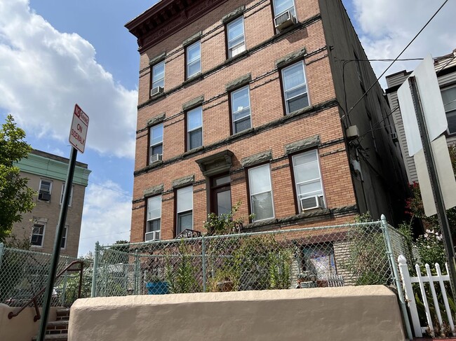 Building Photo - 1101 43rd St