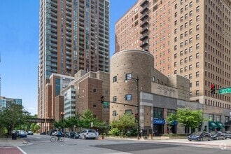 Building Photo - 40 E 9th St