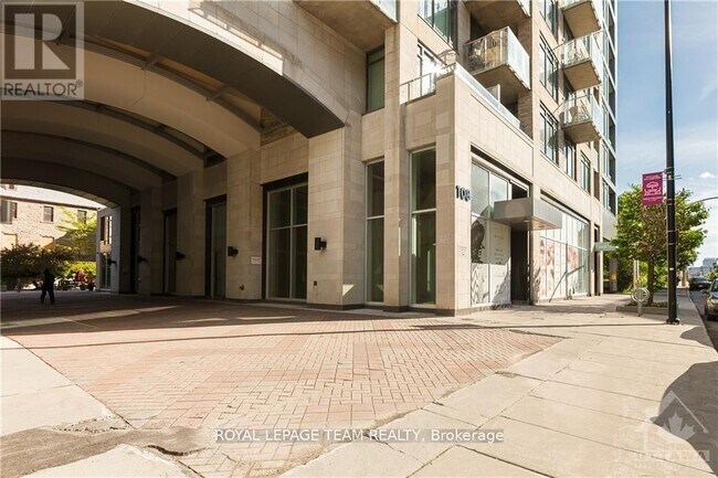 Building Photo - 108-108 Richmond Rd