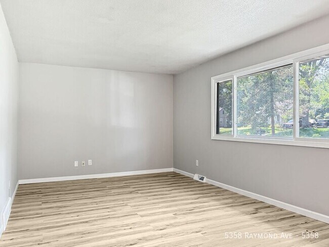 Foto del edificio - 5358 Raymond Ave