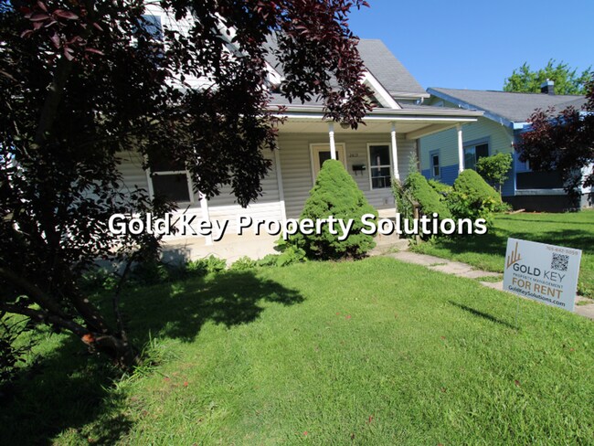 Building Photo - 2-Story 3 BR 1 BA House with Dining Room SECTION 8 APPROVED