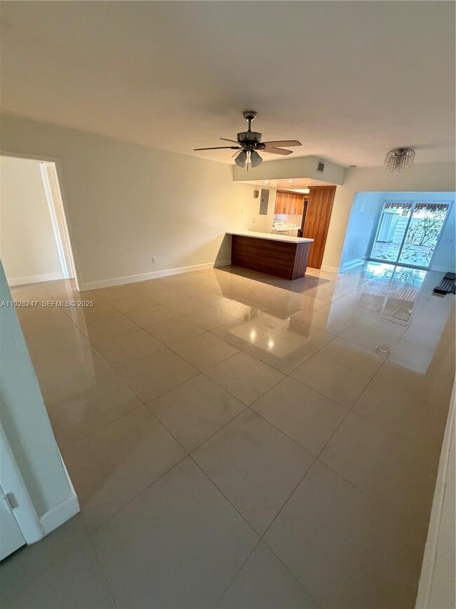 Foto del edificio - 7417 Twin Sabal Dr