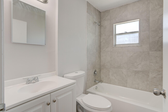 Foto del edificio - 6590 Jupiter Gardens Blvd