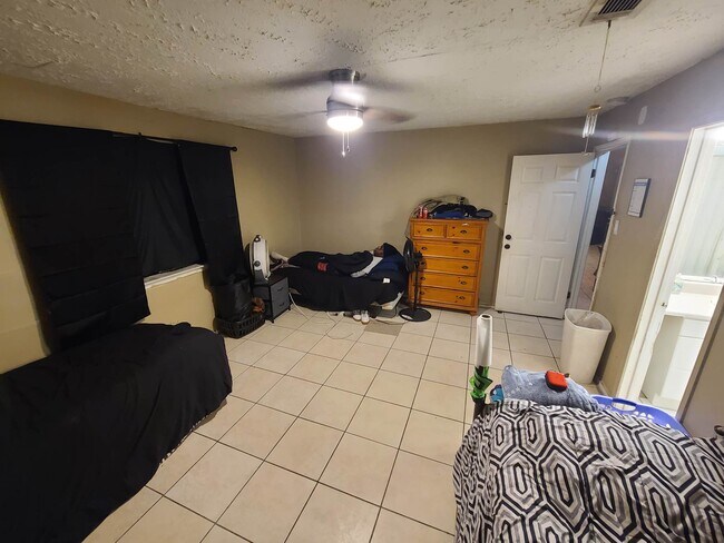 Building Photo - 16114 Mission Village Dr