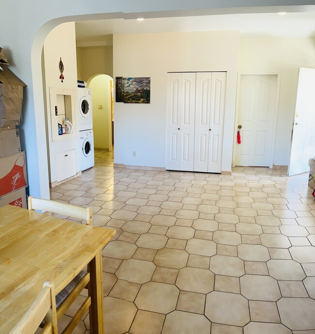 Photo du bâtiment - 7232 Pandora St