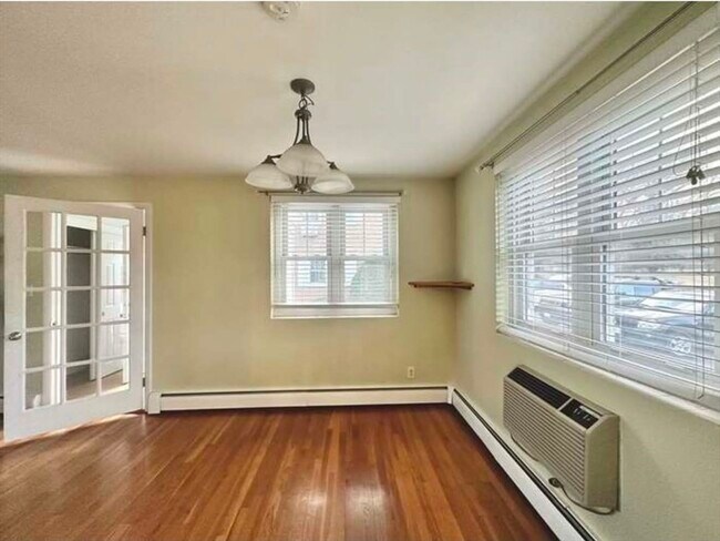 Foto del edificio - 48 Emerson Gardens Rd