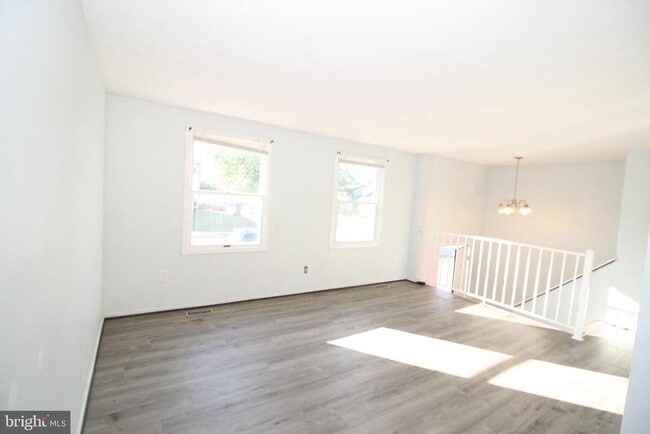 Building Photo - 1378 Rollinghouse Dr