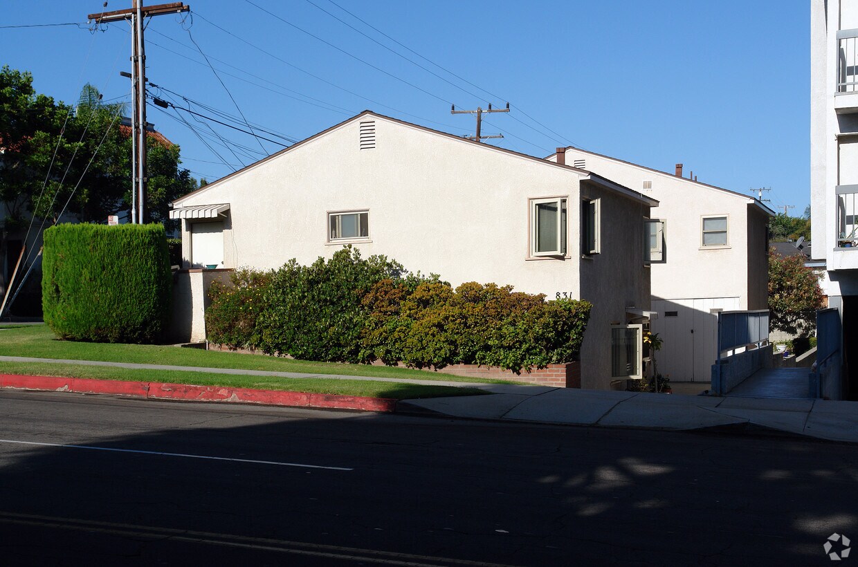 Building Photo - 101 W Sycamore Ave