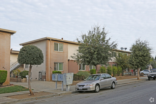 Building Photo - 875 Northrup St