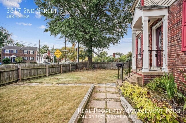 Building Photo - 3617 2nd St S