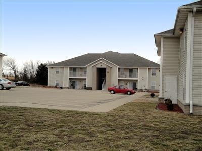 Parking Area - Pin Oak Apartments