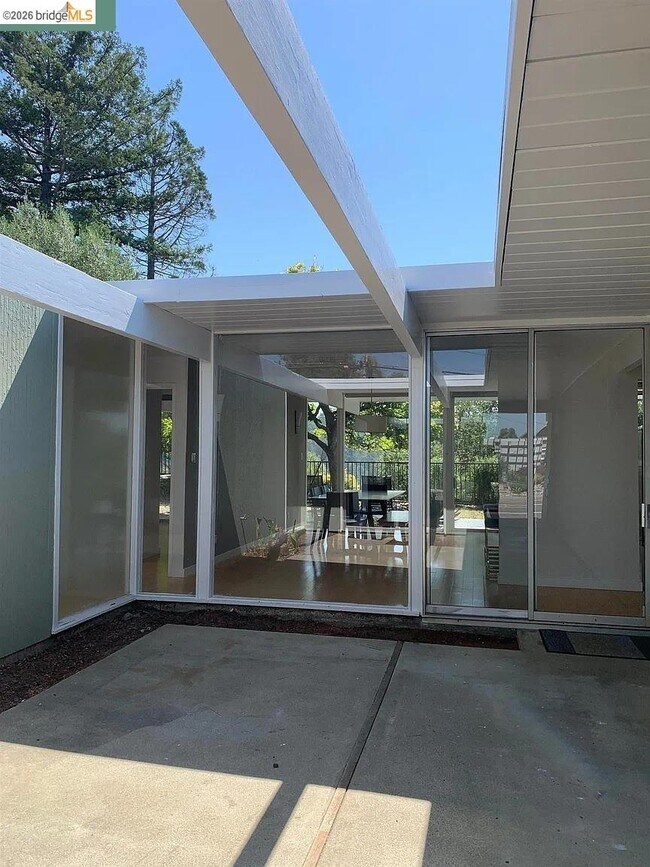 Building Photo - 5559 Greenridge Rd