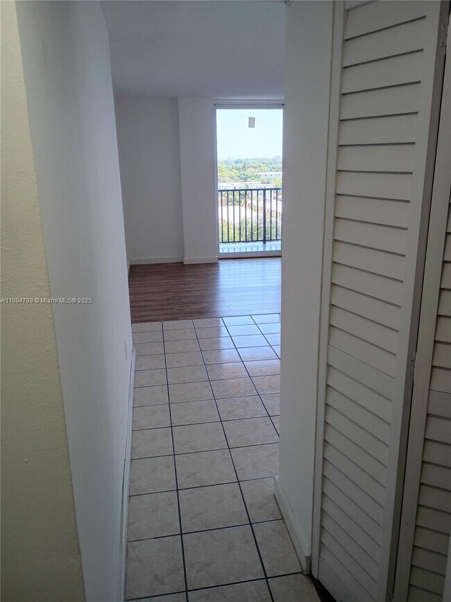 Foto del edificio - 2075 NE 164th St