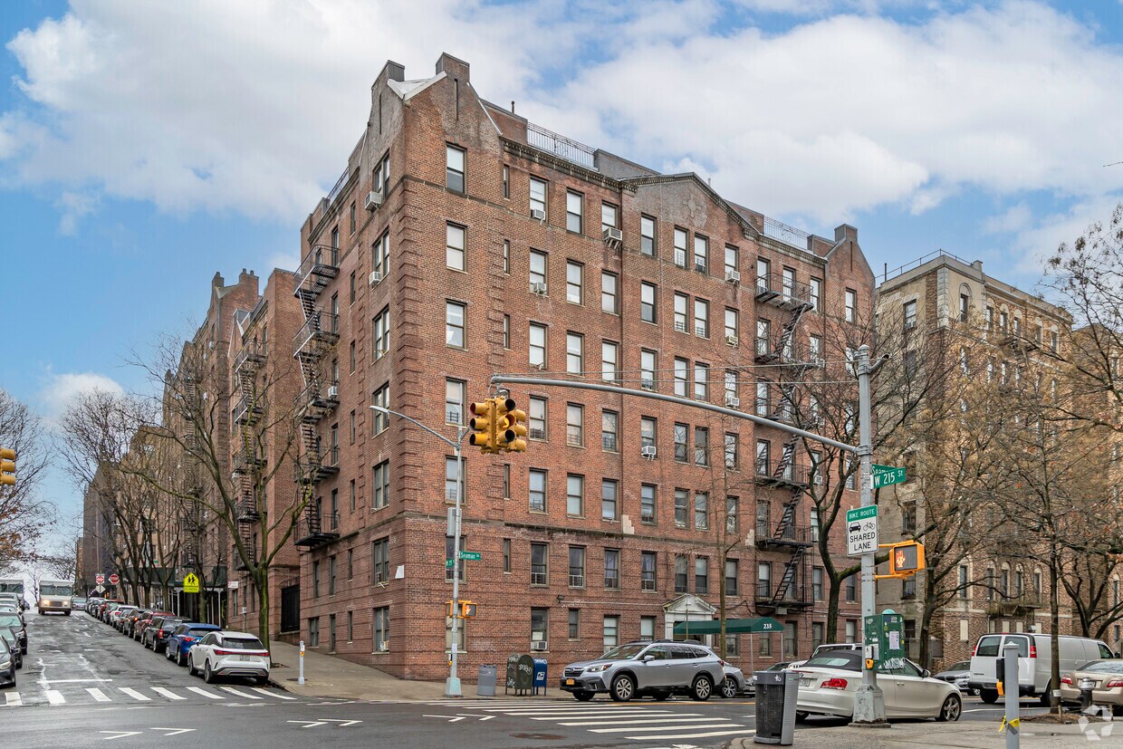 Primary Photo - 235 Seaman Ave