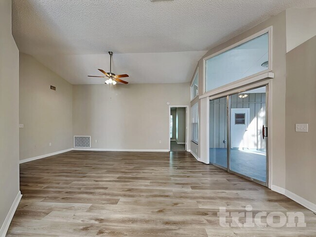 Foto del edificio - 914 Whisper Lake Dr