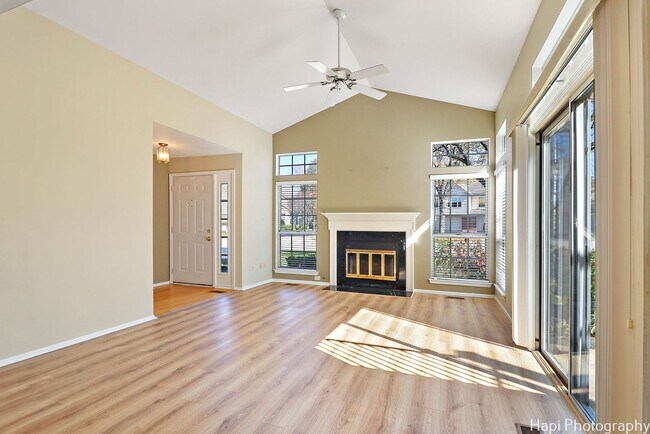 Foto del edificio - 370 Ashford Cir