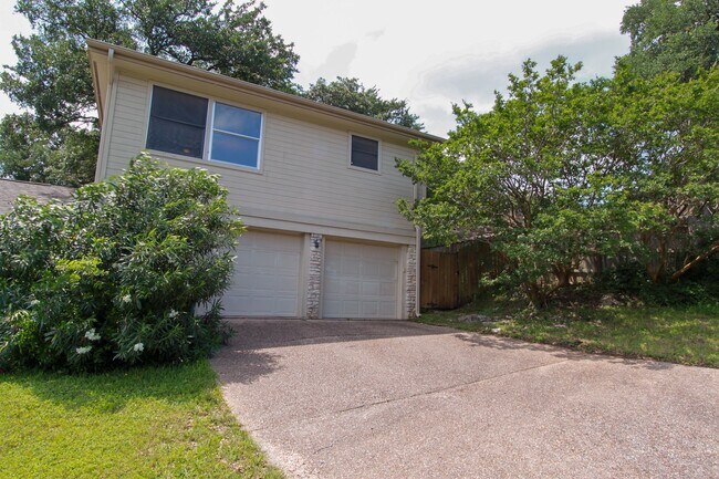 Building Photo - North Austin Garage Apartment Near Spicewo...