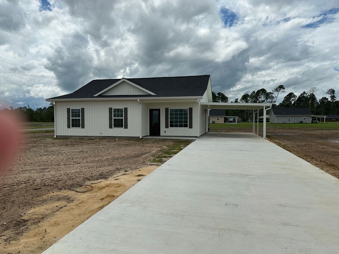 Foto principal - 3 Bed 2 Bath House