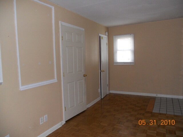downstairs bedroom - 34 Cortland Pl