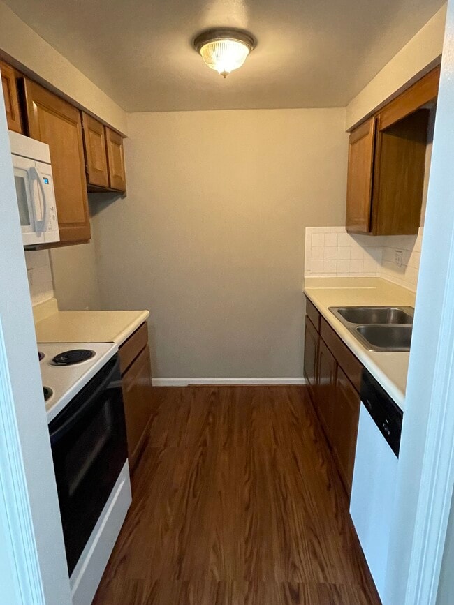 Building Photo - 5353 Dunmore Dr