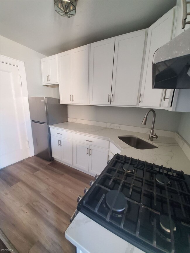 Building Photo - Studio, 1 bath  - 2209 Main St # B15 B15