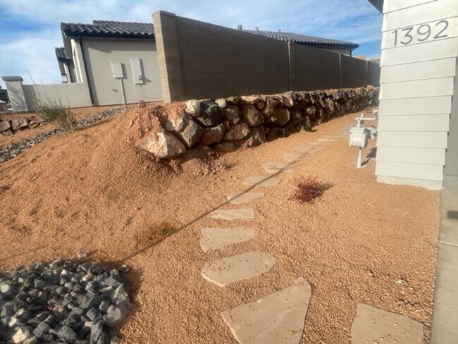Building Photo - Coral Canyon Beauty!