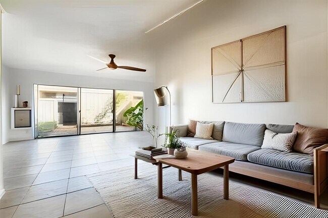 Foto del edificio - 6340 Chevy Chase Dr