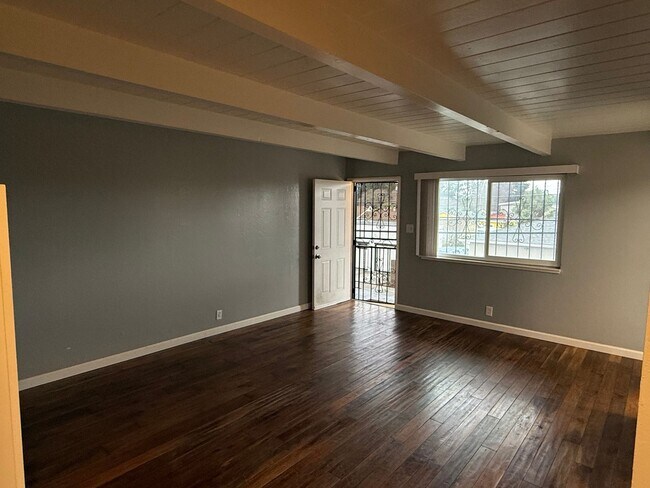 Foto del edificio - 5300 School St