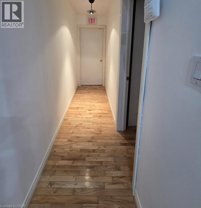 Building Photo - 7 King St N