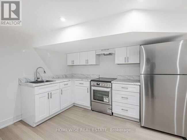 Building Photo - 21 Raeburn Ave