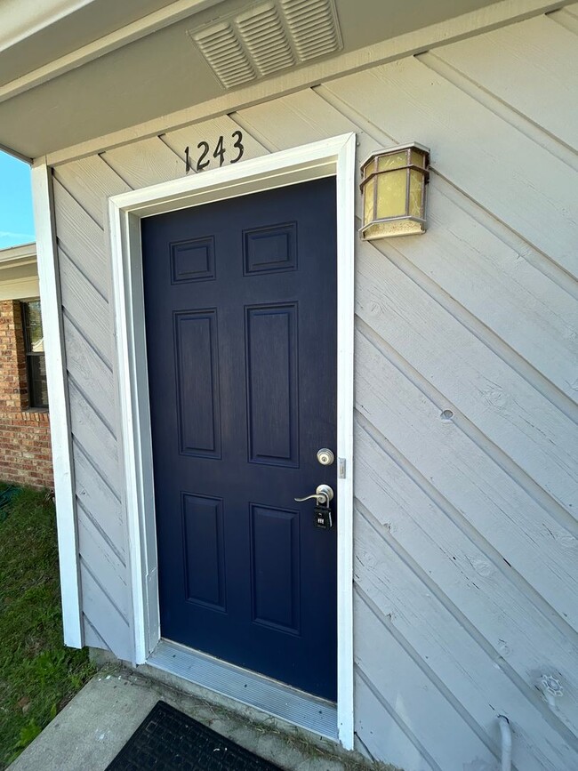 Photo - Spacious 1 Bedroom 1 Bathroom! Located Off Ocala Road. House