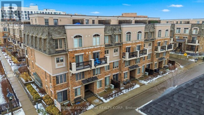 Building Photo - 2441 Greenwich Dr