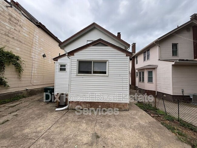 Building Photo - 536 Orient Ave