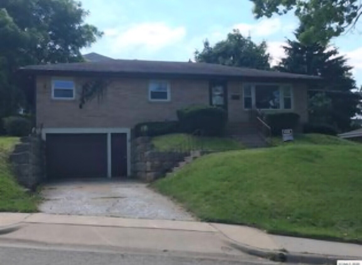 Foto principal - 1685 Glen Oak St