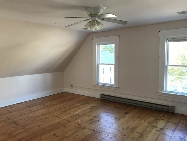 Building Photo - 281 Bridge St