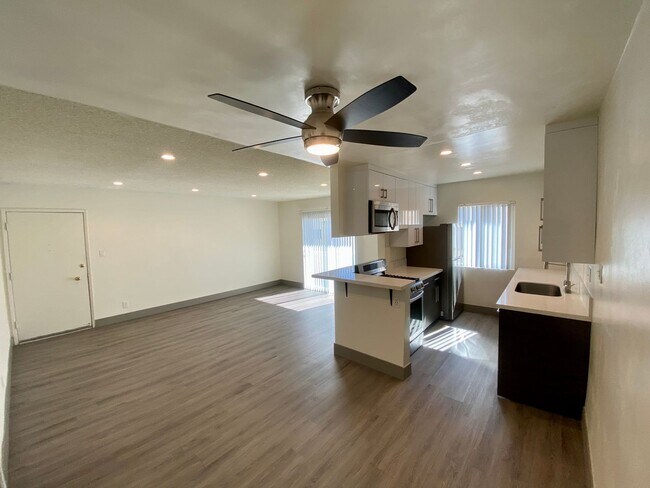 Building Photo - 3611 Mentone Ave