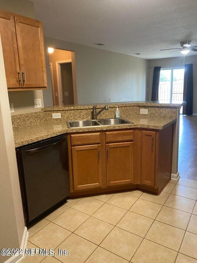 Building Photo - 196 Brookfall Dr