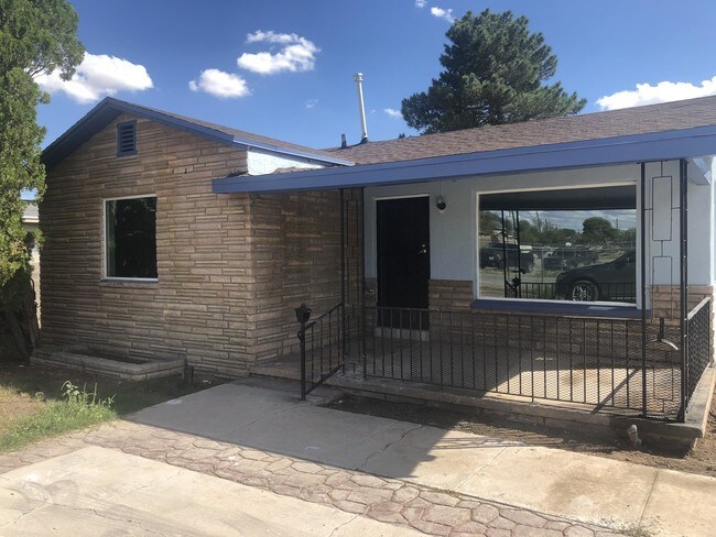 Building Photo - 366 McCune Rd