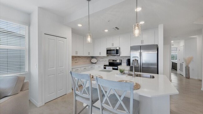 Building Photo - HLB14131-828