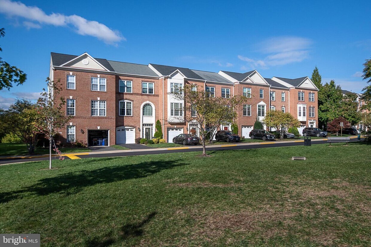 Foto principal - 12972 Park Crescent Cir