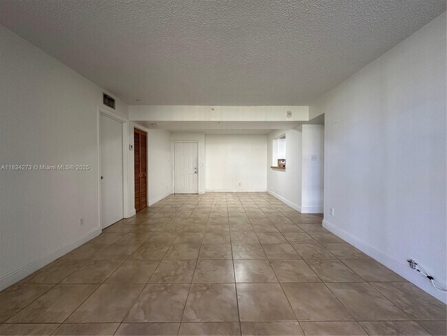 Foto del edificio - 1350 SE 3rd Ave
